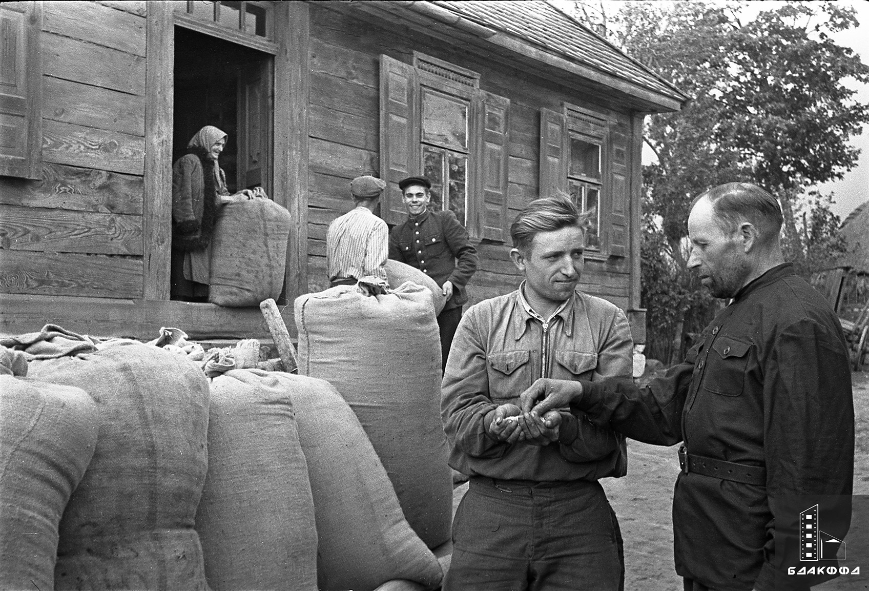 Колхозник колхоза                     им. И.В.Сталина Индурского с/с К.Е. Бориса с полученным авансом-натурой на трудодни-с. 0